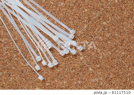 結束バンド、結束、束ねる、盤鋙、紐、結ぶ、プラスチック、プラスチック紐、日用品、雑貨 81117510