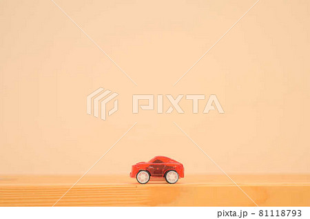 赤い車　ミニカー　エコ 81118793