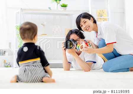 撮影スタジオ　赤ちゃん 81119395