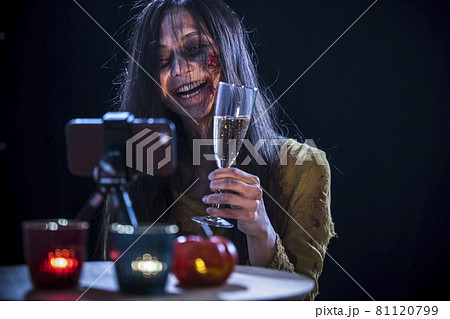 ハロウィンイメージ　オンラインゾンビ 81120799
