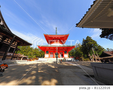 寺院を飾る紅色と黄色 高野山の紅葉 寺院を飾る紅色と黄色 高野山の紅葉 81122016
