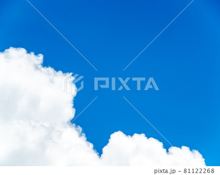 ダイナミックな夏の空 入道雲と青空 ダイナミックな夏の空 入道雲と青空 81122268