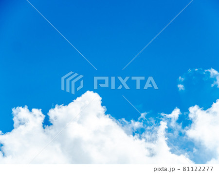 ダイナミックな夏の空 入道雲と青空 ダイナミックな夏の空 入道雲と青空 81122277