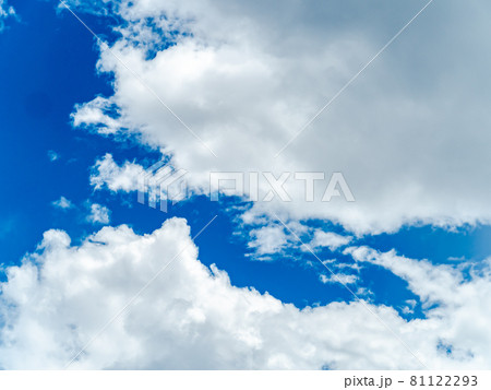 ダイナミックな夏の空 入道雲と青空 ダイナミックな夏の空 入道雲と青空 81122293