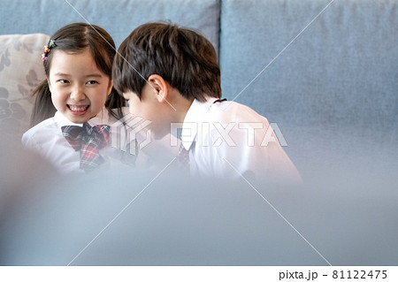 子供 家族 ファミリー 81122475