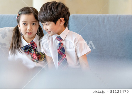 子供 家族 ファミリー 81122479