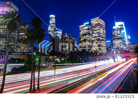 ロサンゼルス夜景　アメリカ合衆国カリフォルニア州 81123523