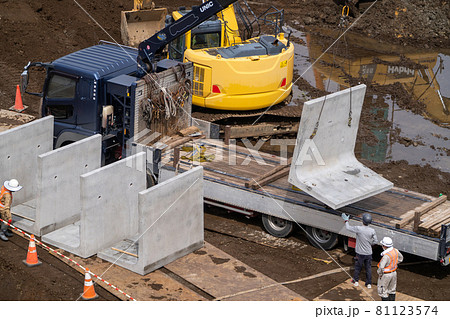 外構工事　RC擁壁搬入　既製品 81123574