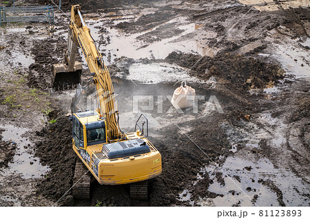 地盤改良工事　表層改良　粉体散布 81123893