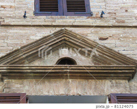 Historical detail 81124075