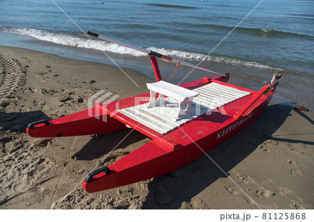 Rescue rowing catamaran on the sand Rescue rowing catamaran on the sand 81125868