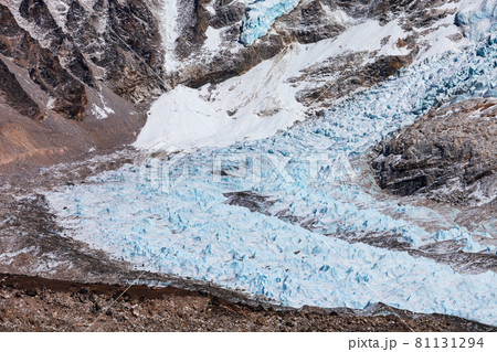 Everest mountain glacier in Himalaya, Nepal 81131294