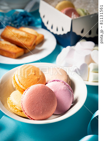 洋菓子いろいろ　マカロン　フィナンシエ　マシュマロ　スイーツ　水色 81131561