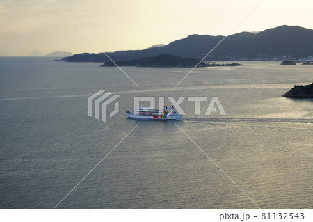 小豆島・池田湾の夕焼けシーン 小豆島・池田湾の夕焼けシーン 81132543