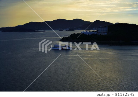小豆島・池田湾の夕焼けシーン 小豆島・池田湾の夕焼けシーン 81132545