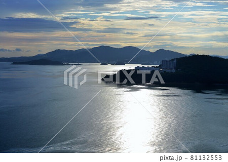 小豆島・池田湾の夕焼けシーン 小豆島・池田湾の夕焼けシーン 81132553