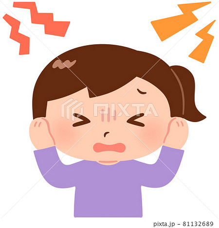 騒音に耳を塞ぐ女の子 騒音に耳を塞ぐ女の子 81132689