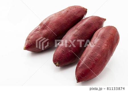 白バックのさつまいも 81133874