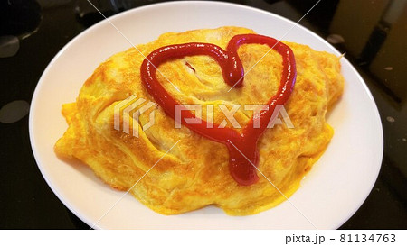 いびつなハートのオムライス いびつなハートのオムライス 81134763