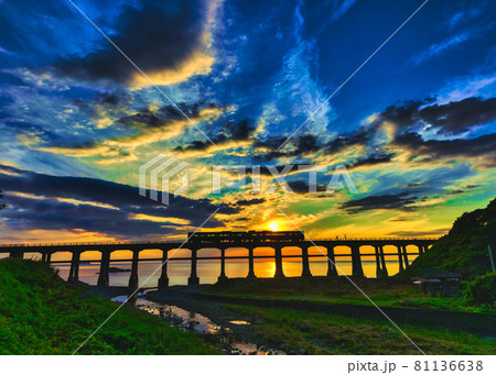 夕暮れの惣郷川橋梁 夕暮れの惣郷川橋梁 81136638