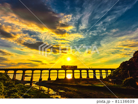 夕暮れの惣郷川橋梁 夕暮れの惣郷川橋梁 81136639