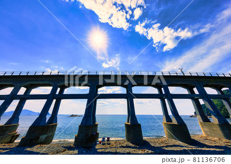 夏の惣郷川橋梁 81136706