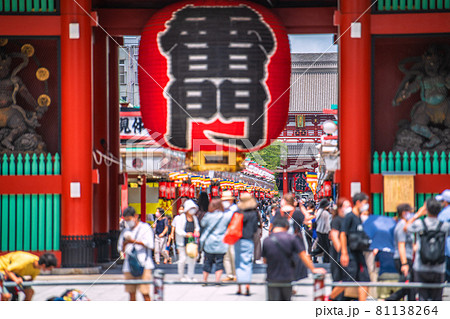 日本の東京都市景観 2万3917人全国最多・重症者1716人最多。高齢者天国化の浅草寺=8月18日 日本の東京都市景観 2万3917人全国最多・重症者1716人最多。高齢者天国化の浅草寺=8月18日 81138264