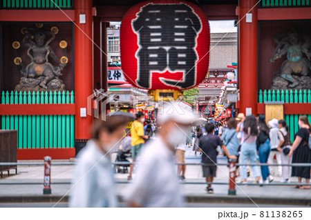 日本の東京都市景観 2万3917人全国最多・重症者1716人最多。高齢者天国化の浅草寺=8月18日 日本の東京都市景観 2万3917人全国最多・重症者1716人最多。高齢者天国化の浅草寺=8月18日 81138265