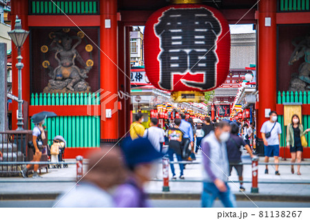 日本の東京都市景観 2万3917人全国最多・重症者1716人最多。高齢者天国化の浅草寺＝8月18日 81138267