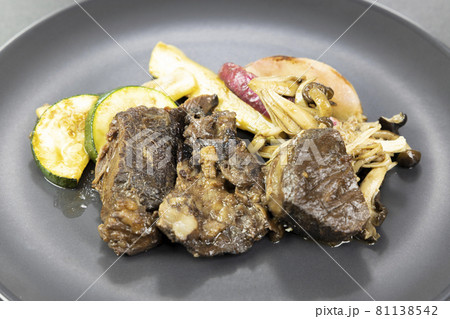 牛ほほ肉赤ワイン煮 牛ほほ肉赤ワイン煮 81138542