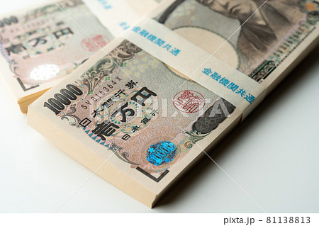お金　札束 81138813