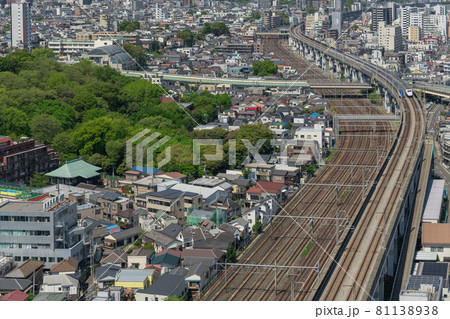 【王子の北とぴあからの眺望　東北新幹線E2系と北陸新幹線E7系の離合】 81138938