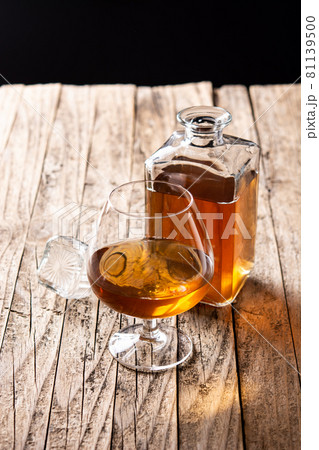 Cognac or whiskey drink 81139500