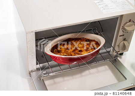 トースターで焼いたチーズカレー完成 トースターで焼いたチーズカレー完成 81140648