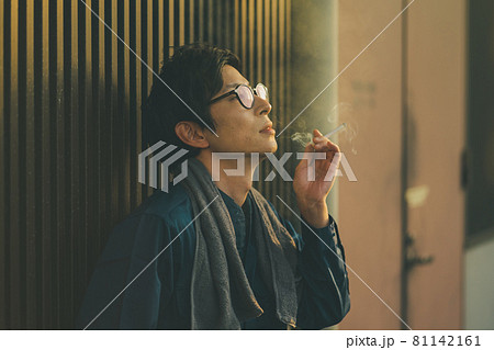 一服する労働者 一服する労働者 81142161
