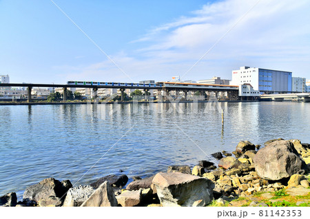 大井ふ頭中央海浜公園より東京モノレール 大井競馬場前駅方面を望む(東京都品川区)【2020.11】 81142353