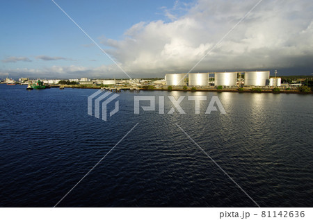 ブリスベン港の朝の港湾風景 81142636