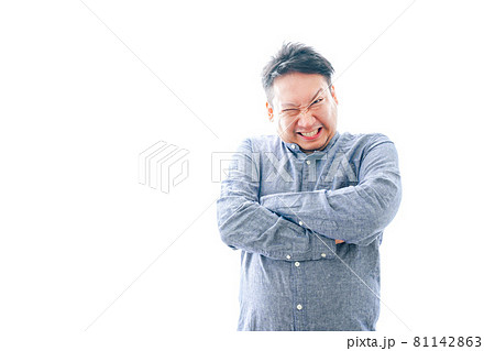 大激怒をする中年男性 81142863