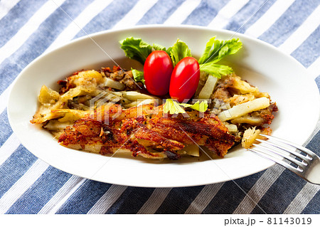 干しだらとジャガイモのチーズ入りガレット 81143019