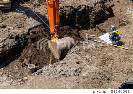床付け面確認 根切り床 杭頭レベル 確認作業 床付け面確認 根切り床 杭頭レベル 確認作業 81146041