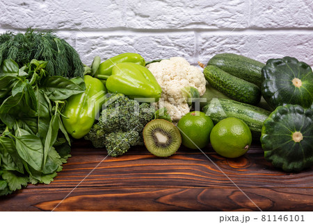 Clean eating for vegetarians, superfood. Variety of green vegetables 81146101