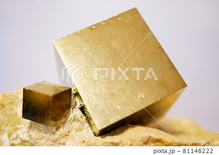 パイライト　原石　結晶 81146222