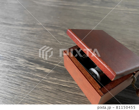 古びたオルゴール 4 81150455