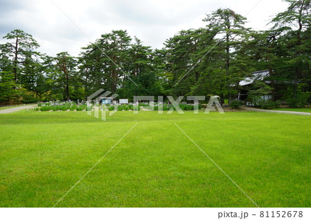 世界遺産毛越寺の浄土庭園 81152678