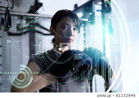 パーソナルジムでトレーニング　女性 81152946