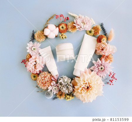 Fresh flowers and cosmetic composition Fresh flowers and cosmetic composition 81153599