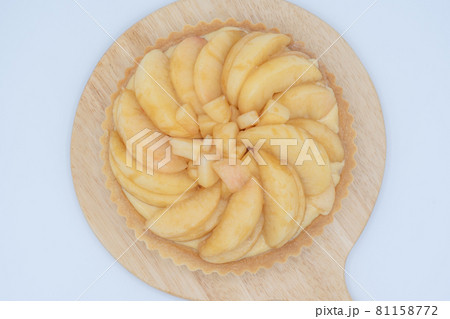 飛騨桃　白背景　桃タルト 81158772