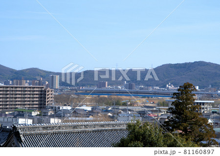 法界院本堂の大屋根越しに百間川を通過する新幹線 岡山県岡山市 法界院本堂の大屋根越しに百間川を通過する新幹線 岡山県岡山市 81160897
