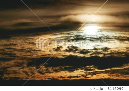 夕日と雲・望遠 夕日と雲・望遠 81160994