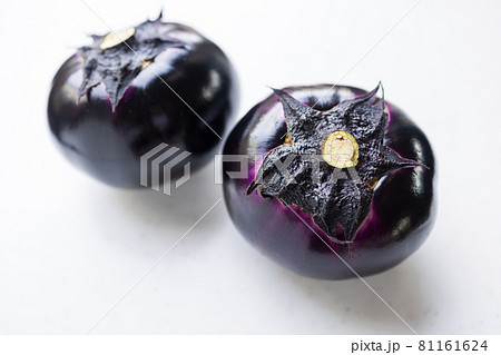 新鮮な丸茄子 81161624